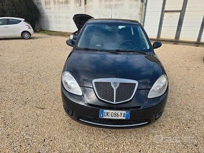Begagnad Lancia Ypsilon 69 HK (50 kW) 2008 Svart Halvkombi