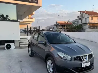 Gebraucht Nissan Qashqai Tekna 103 PS (75 kW) 2010 Grau SUV