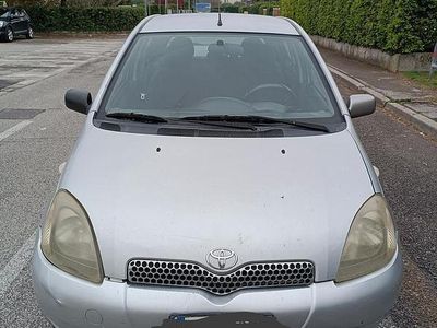 Usata Toyota Yaris 2002 Grigio Utilitaria
