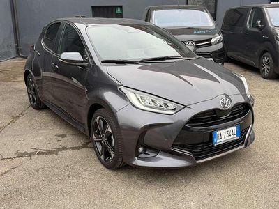 Nuova Toyota Yaris Hybrid Lounge 92 CV (67 kW) 2025 Grigio Berlina