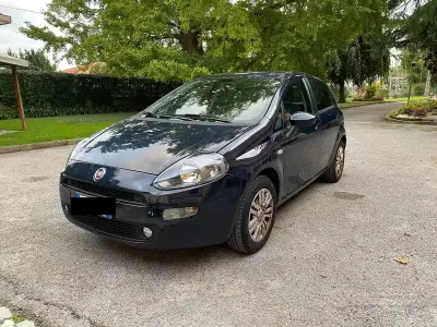 Usata Fiat Punto 69 CV (50 kW) 2013 Blu Utilitaria