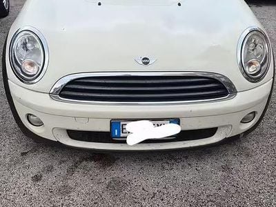 Begagnad Mini ONE 75 HK (55 kW) 2010 Vit Halvkombi