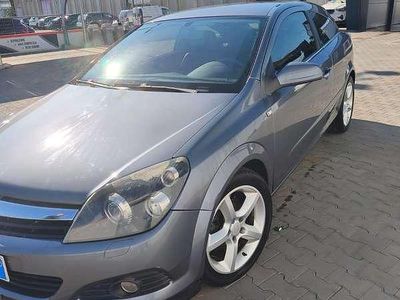 Usata Opel Astra GTC Cosmo 101 CV (74 kW) 2005 Grigio Coupé