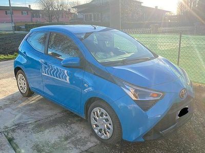 Usata Toyota Aygo 72 CV (52 kW) 2019 Blu Utilitaria