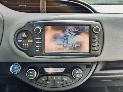 Usata Toyota Yaris 75 CV (55 kW) 2013 Bianco Utilitaria