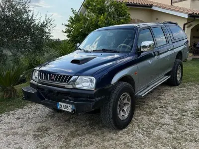 Usata Mitsubishi L200 100 CV (73 kW) 2001 Bluazzurro Pick-up