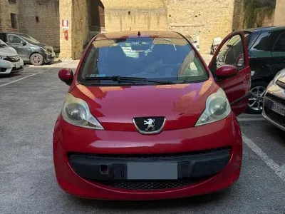 Usata Peugeot 107 68 CV (50 kW) 2006 Rosso Utilitaria