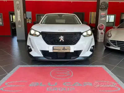 Usata Peugeot 2008 Active 102 CV (75 kW) 2022 Bianco SUV