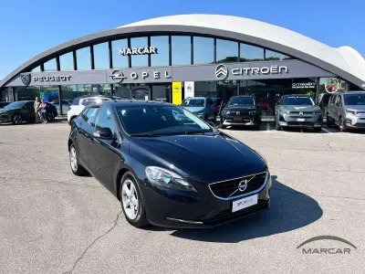 Usata Volvo V40 Kinetic 114 CV (83 kW) 2014 Nero Berlina
