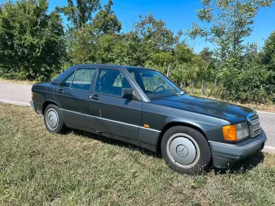 Usata Mercedes 190 122 CV (89 kW) 1990 Verde Berlina