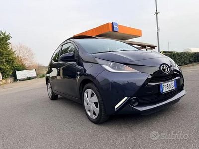 Begagnad Toyota Aygo X-play 69 HK (50 kW) 2018 Blå Halvkombi