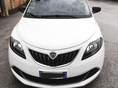 Usata Lancia Ypsilon Gold 69 CV (50 kW) 2021 Bianco Utilitaria