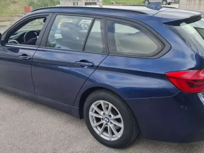 Usata BMW 320 Advantage 190 CV (139 kW) 2019 Blu/azzurro Station wagon