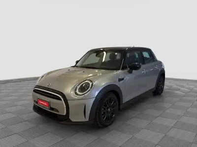 Usado Mini Cooper Classic 136 HP (100 kW) 2024 Prateado Citadino