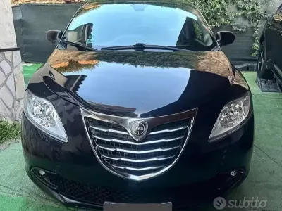 Usata Lancia Ypsilon 77 CV (56 kW) 2012 Nero Utilitaria