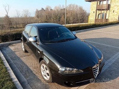 Usata Alfa Romeo 147 105 CV (77 kW) 2010 Nero Utilitaria
