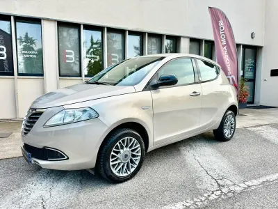 Usata Lancia Ypsilon Gold 80 CV (58 kW) 2013 Argento Utilitaria