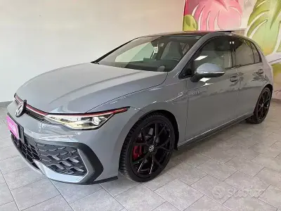Usata VW Golf VIII GTI 265 CV (194 kW) 2025 Grigio Berlina