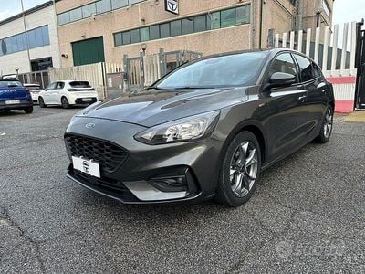 Usata Ford Focus ST 125 CV (91 kW) 2020 Grigio Berlina