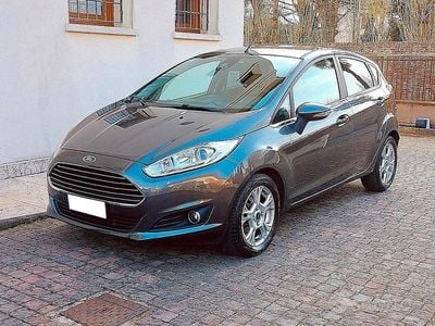 Usata Ford Fiesta Titanium 100 CV (73 kW) 2016 Grigio Berlina