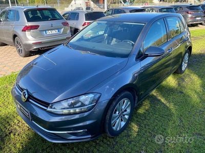 Usata VW Golf VII Trendline 91 CV (66 kW) 2017 Gray Berlina