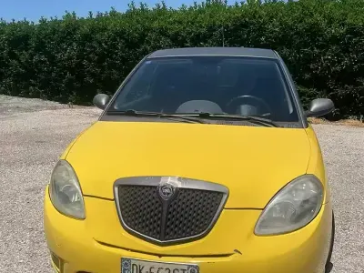 Usata Lancia Ypsilon 90 CV (66 kW) 2007 Giallo Utilitaria