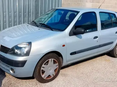 Brugt Renault Clio II 58 HK (42 kW) 2002 Grå Hatchback