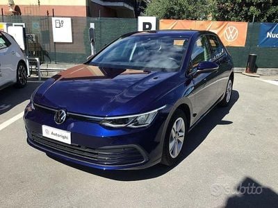Usata VW Golf VIII Life 131 CV (96 kW) 2022 Blu/azzurro Berlina