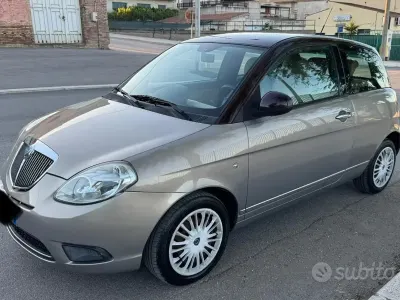 Usata Lancia Ypsilon 75 CV (55 kW) 2012 Giallo Utilitaria