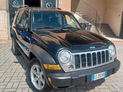 Usata Jeep Cherokee 163 CV (119 kW) 2006 Nero SUV