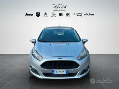 Usata Ford Fiesta 75 CV (55 kW) 2016 Grigio Utilitaria
