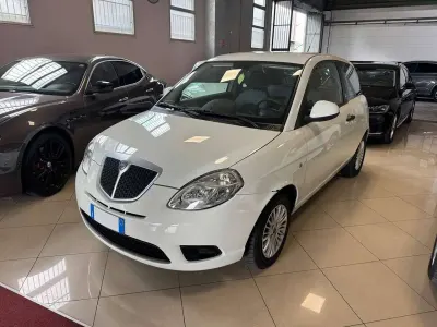 Usata Lancia Ypsilon 60 CV (44 kW) 2010 Bianco Utilitaria