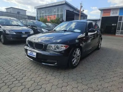 Usata BMW 116 122 CV (89 kW) 2008 Nero Utilitaria