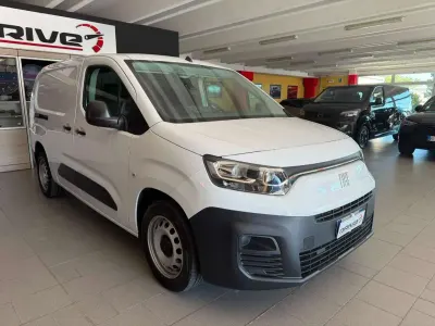 Usata Fiat Doblò 102 CV (75 kW) 2023 Bianco Monovolume