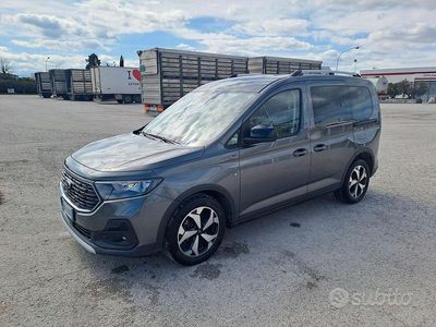 Usata Ford Tourneo Connect Active 122 CV (89 kW) 2023 Grigio Monovolume