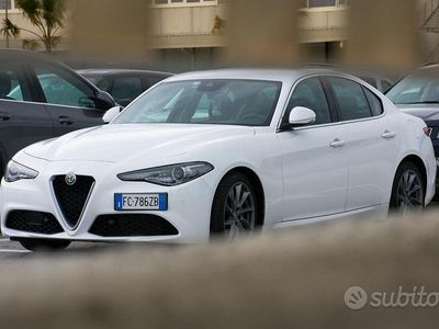 Usata Alfa Romeo Giulia 150 CV (110 kW) 2016 Bianco Berlina