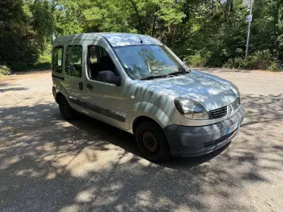 Usata Renault Kangoo Luxe 75 CV (55 kW) 2007 Argento Monovolume