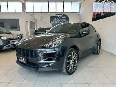 Usata Porsche Macan Sport 252 CV (185 kW) 2017 Grigio scuro SUV