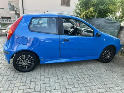 Usata Fiat Punto 88 CV (64 kW) 2002 Bluazzurro Utilitaria