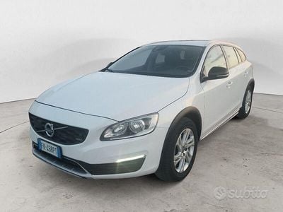 Usata Volvo V60 CC Business Edition 150 CV (110 kW) 2017 Bianco Station wagon