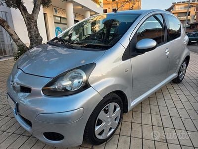 Usata Toyota Aygo 68 CV (50 kW) 2010 Grigio Utilitaria