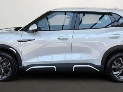 Nuova BYD Atto 2 Boost 212 CV (155 kW) 2026 Skiing white SUV