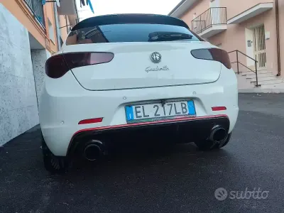 Usata Alfa Romeo Giulietta Quadrifoglio Verde 140 CV (102 kW) 2012 Bianco Utilitaria