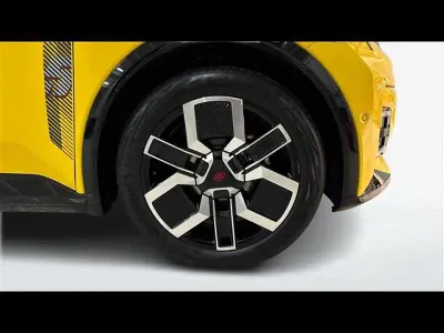 Usata Renault 5 E-Tech Iconic 110 kW (150 CV) 2024 Giallo Berlina