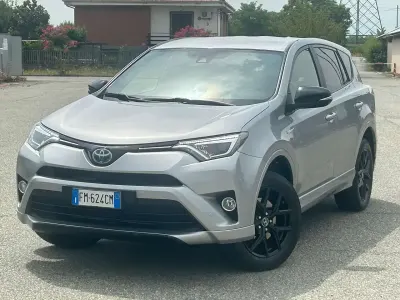 Usata Toyota RAV4 Hybrid Lounge 155 CV (114 kW) 2017 Grigio SUV