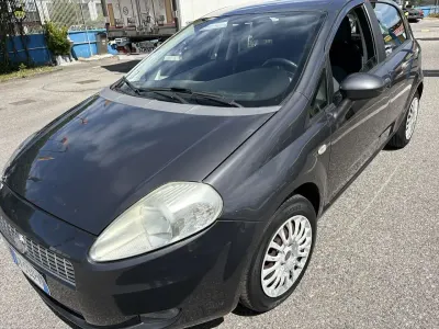 Usata Fiat Grande Punto Dynamic 65 CV (47 kW) 2009 Grigio Utilitaria
