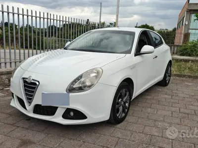 Usata Alfa Romeo Giulietta 105 CV (77 kW) 2011 Bianco Utilitaria