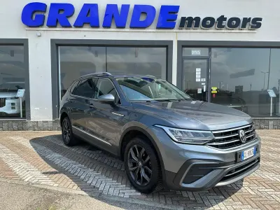 Usata VW Tiguan Allspace Life 150 CV (110 kW) 2022 Platinum gray metallizzato SUV