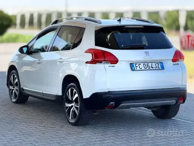 Usata Peugeot 2008 99 CV (72 kW) 2016 Bianco SUV