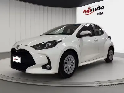 Gebraucht Toyota Yaris Active 72 PS (52 kW) 2023 Weiß Kleinwagen